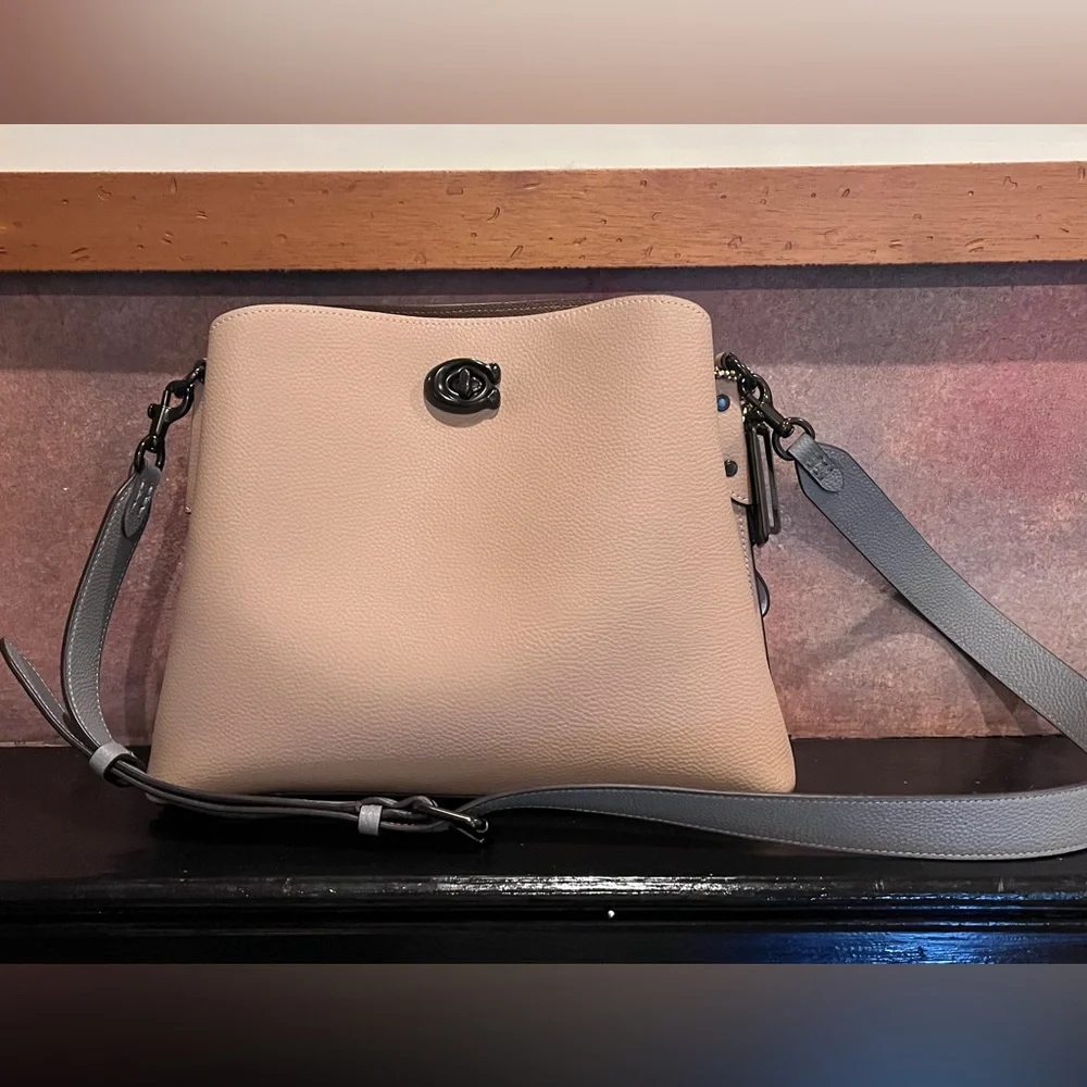 Coach Willow Shoulder Bag in Taupe EUC. - Picture 2 of 10